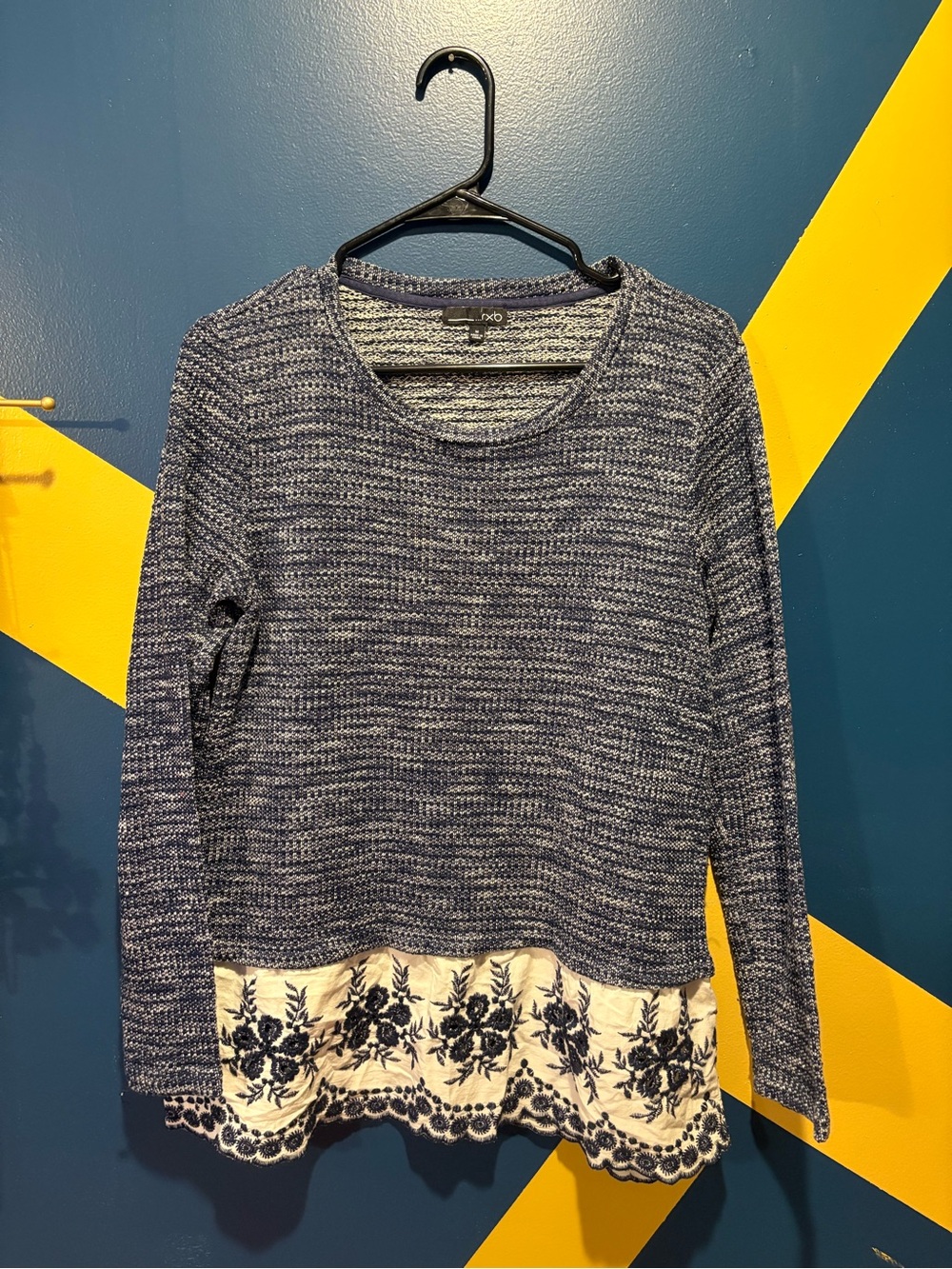 RXB Heather Blue Scoop Neck Floral Embroidered Knit Top EUC